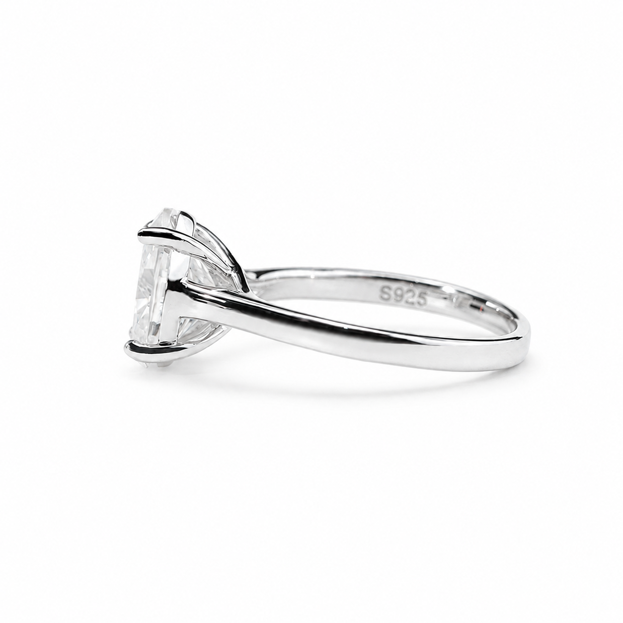 Oval Cut Moissanite Ring (2.5 ct)
